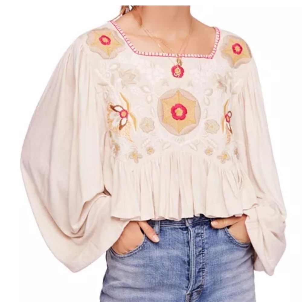 Free People Claudine Embroidered Cropped Peasant Top in Alabaster, size XS.